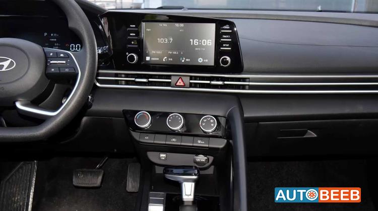 Hyundai Elantra 2025